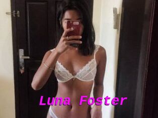 Luna_Foster