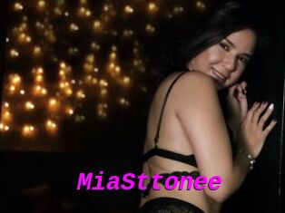 MiaSttonee