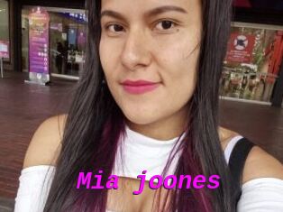 Mia_joones